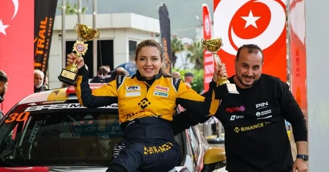 Türkiye nin ilk engelli kadın pilotu Kübra Denizci Keskin den podyumda çifte başarı Bursa Haberleri