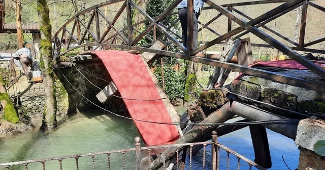 Sakarya da asma köprü çöktü: 2 yaralı Sakarya Haberleri