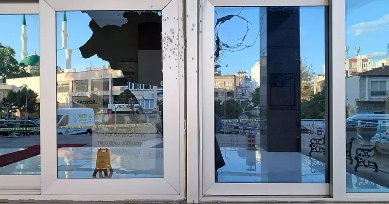 Serik Belediye binasına av tüfeğiyle ateş açan şüpheli gözaltına alındı