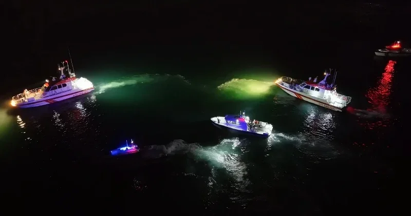 Kadıköy de teknede çıkan yangın kontrol altına alındı Gündem Haberleri