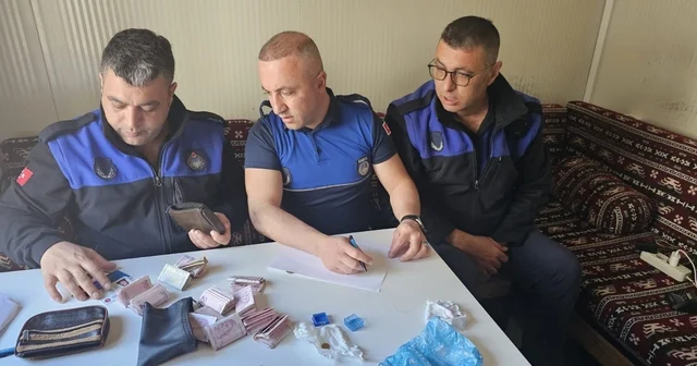 Zabıta tarafından bulunan para ve altın sahibine teslim edildi Elazığ Haberleri