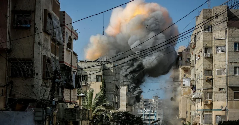 Katil İsrail in Gazze de sivilleri hedef alan hava saldırısında 10 kişi hayatını kaybetti