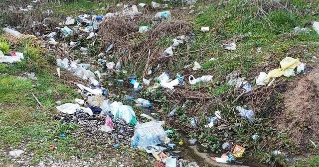 Hisarcık ta çeşmenin çevresi çöplüğe döndü Kütahya Haberleri