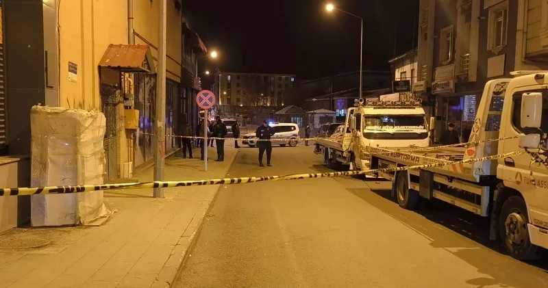 Kars’ta park halindeki iki adet çekici kurşunlandı: Şüphelilerin yakalanması için çalışma başlatıldı Gündem Haberleri