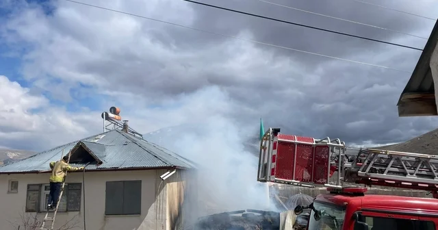 Ahırda çıkan yangın eve sıçramadan söndürüldü Bayburt Haberleri