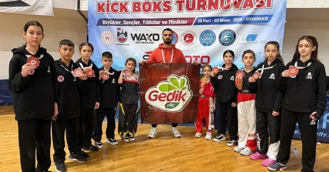 Gedik Piliç in desteğiyle gelen büyük başarı: Türkiye Kickboks Şampiyonası 10 madalya Uşak Haberleri