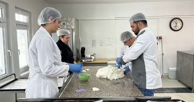 Çölyak hastalarına umut olan atölye Glutensiz ekmeğin yanı sıra diğer unlu mamüllerin üretimi ile çölyak hastalarının ihtiyaçları karşılanıyor Burdur Haberleri
