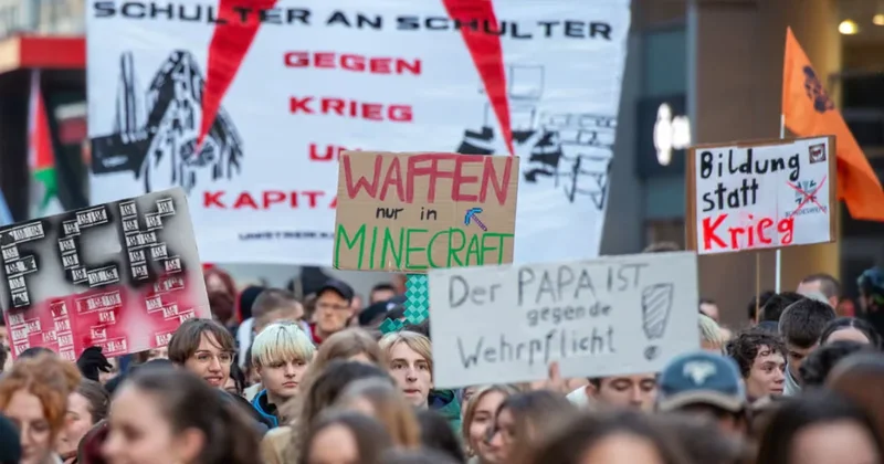 Almanya nın yeni asker yasası gençleri sokağa döktü Sözcü Gazetesi