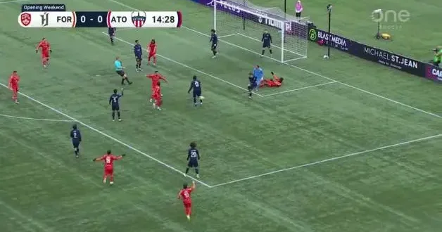 Futbolda yeni VAR sistemi ilk kez denendi!