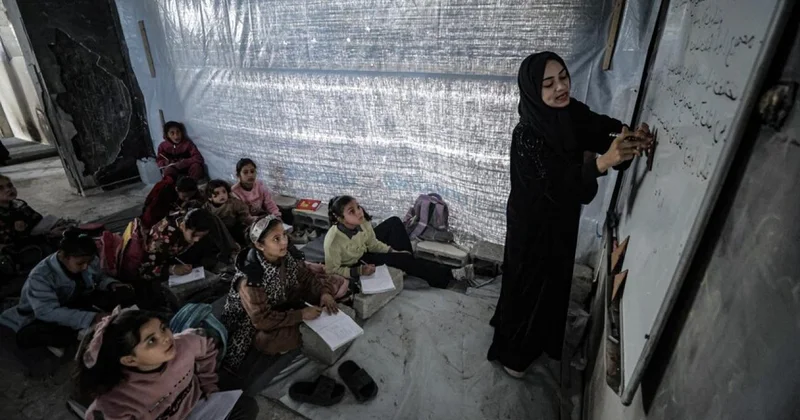 Gazzeli gönüllü öğretmenler bir neslin kaybolmaması için mücadele ediyor