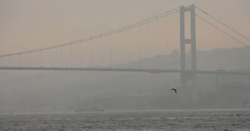 İstanbul güne sisle uyandı, vapur seferleri iptal
