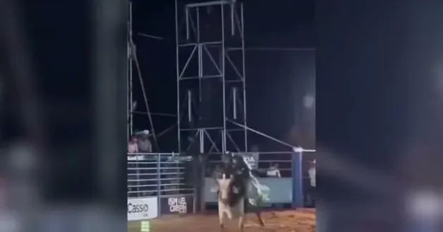 Brezilya da rodeo arenasında feci ölüm: Boğanın altında kaldı