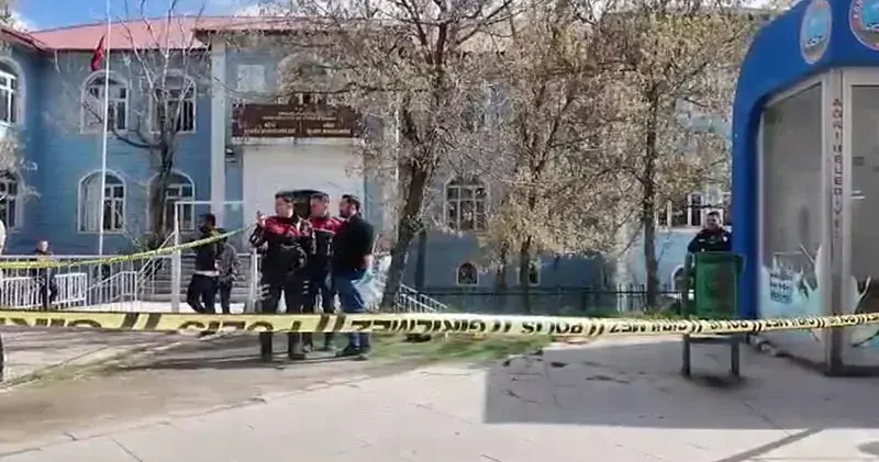 Adliyeye boşanma başvurusu yapmaya gelen eniştesini vurdu