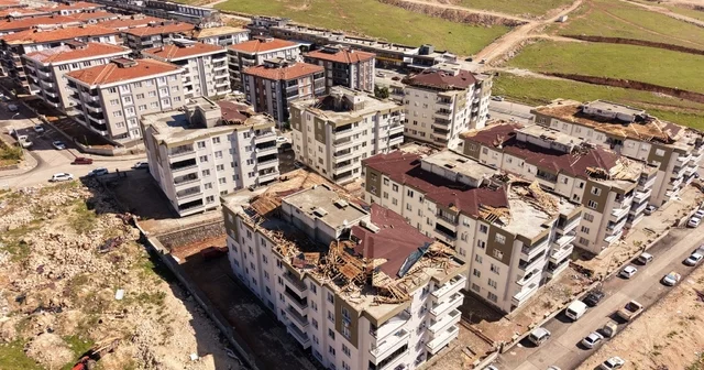 Gaziantep te fırtınanın hasar tespiti sürüyor; çatılardaki zarar dron kamerasında Gaziantep Haberleri
