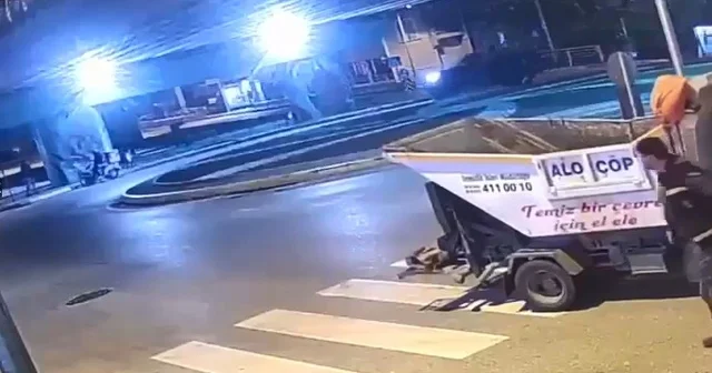 Kamyonet ile motosiklet çarpıştı: 2 yaralı; kaza anı kamerada Kocaeli Haberleri