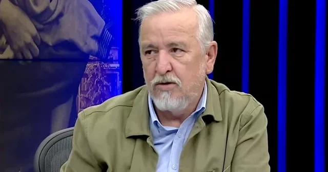 Aydın Ünal CHP deki denklem dağıldı vurgusuyla anlattı: Özgür Özel iktidara beni kurtarın işareti yapıyor VİDEO İZLE