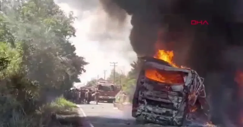 Yolcu otobüsüyle tanker çarpıştı! Sonuç tam bir felaket!