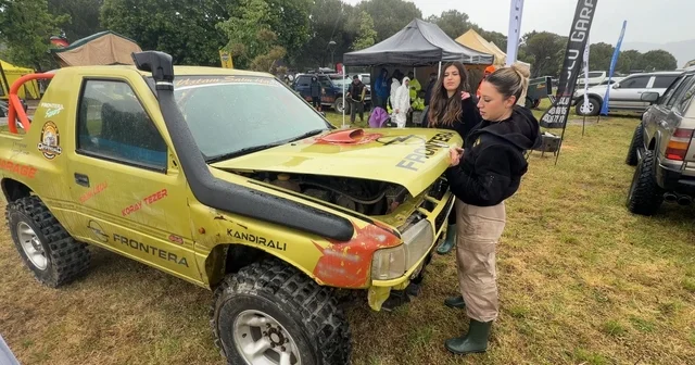 Off road dünyasının prensesleri İki kız kardeş çamurlu parkurlara meydan okuyor Balıkesir Haberleri