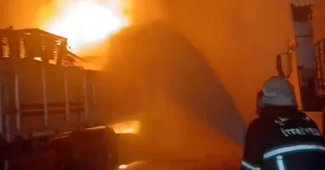 Şanlıurfa’da TIR garajında korkutan yangın: Ekipler faciayı büyümeden önledi VİDEO İZLE