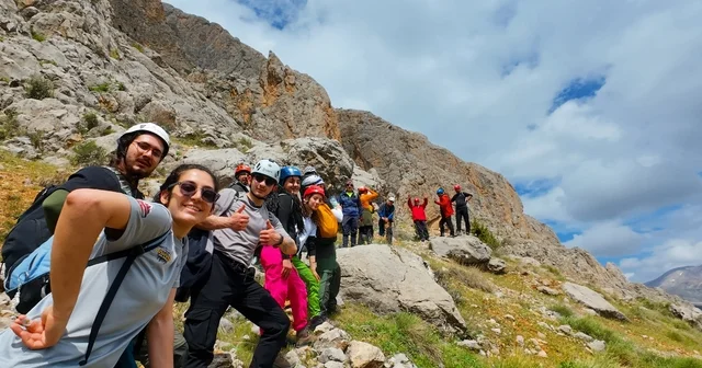 45 sporcu Kemaliye nin zirvesinde buluştu Erzincan Haberleri