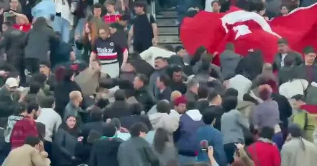 ODTÜ Bahar Şenliği nde Türk bayraklı öğrencilere alçak saldırı!