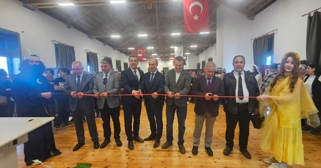 Ayvalık ta Türk mitolojisi sergisine yoğun ilgi Ayvalık Anadolu Lisesi öğrencilerinden kültürel mirasa sanatsal dokunuş Balıkesir Haberleri