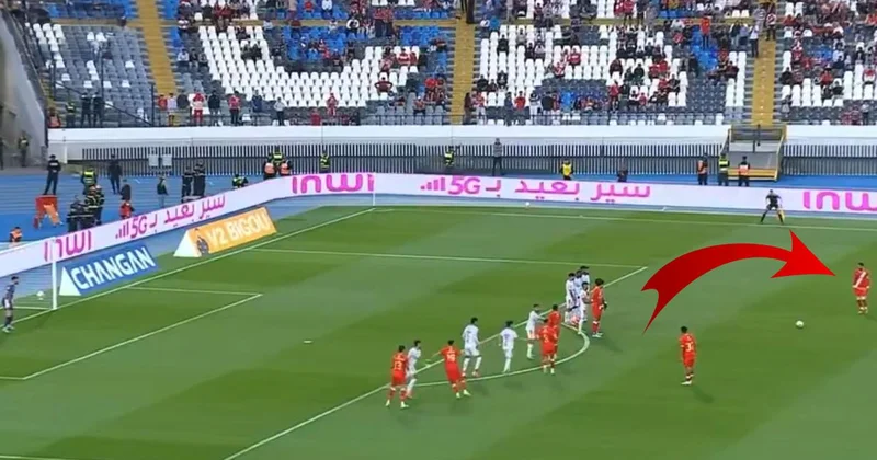 Galatasaray ın eski yıldızından enfes bir frikik golü