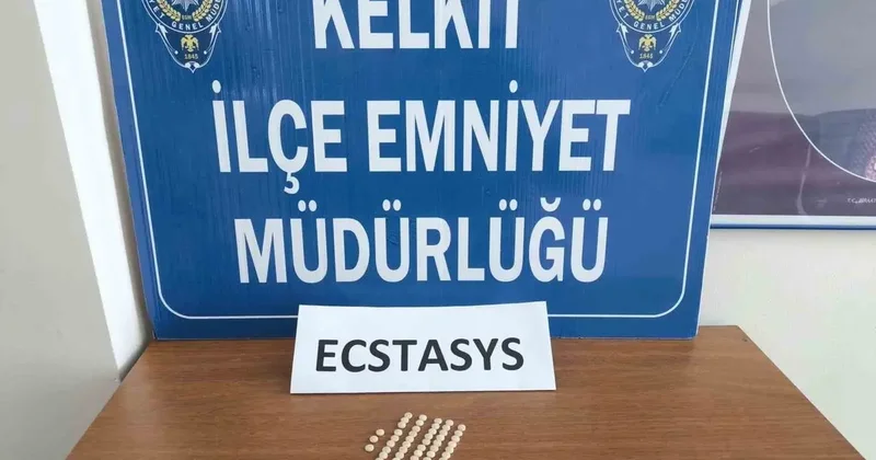 Gümüşhane’de şase numarası değiştirilmiş araç ve binlerce kaçak malzeme ele geçirildi