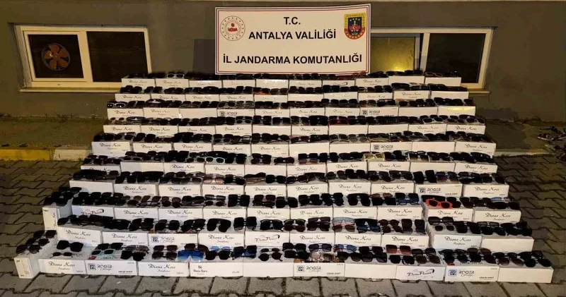 Antalya’da 10 milyon TL değerinde kaçak ürün yakalandı Antalya Haberleri