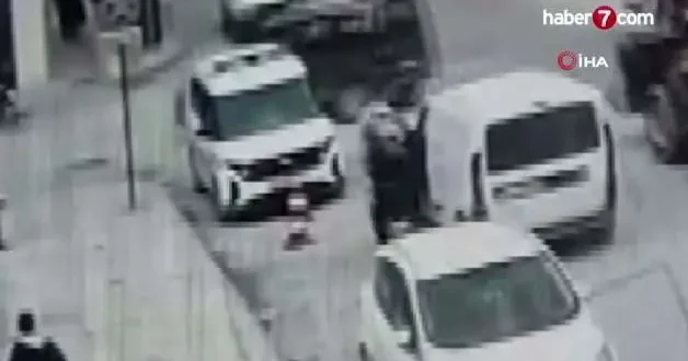 Aracından inip polise koştu, hayatını Heimlich manevrası kurtardı