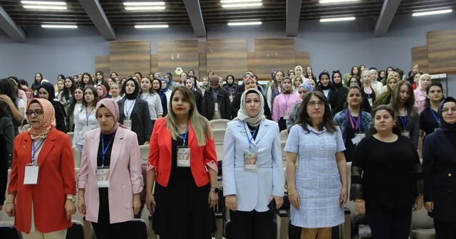 Fırat Üniversitesi nde Dünya Ebeler Günü dolayısıyla sempozyum düzenlendi Elazığ Haberleri