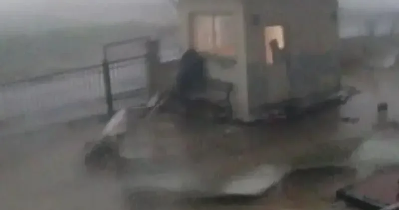 Gaziantep’te fırtınaya yakalanan çobanın zor anları kamerada