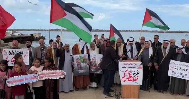 Gazze de Küresel Sumud Filosu na destek gösterisi: Ellerinde Türk bayrakları taşıdılar VİDEO İZLE
