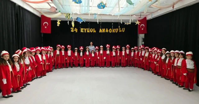 Minik ellerden dev gösteri Minikler kurdukları mehteran takımıyla gönülleri mest etti Afyonkarahisar Haberleri