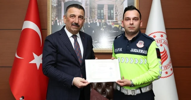 Vali Hacıbektaşoğlu ndan trafik ekiplerine başarı belgesi Zonguldak Haberleri
