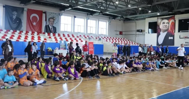Edremit te 8 bin öğrenci geleneksel oyunlar için sahaya indi Balıkesir Haberleri