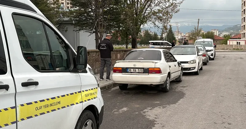Çakmak isteme kavgası can aldı! Bir il onları arıyor