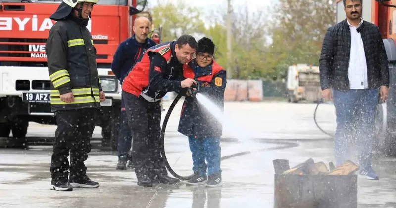 İtfaiye ekiplerinden özel bireylere yangın eğitimi