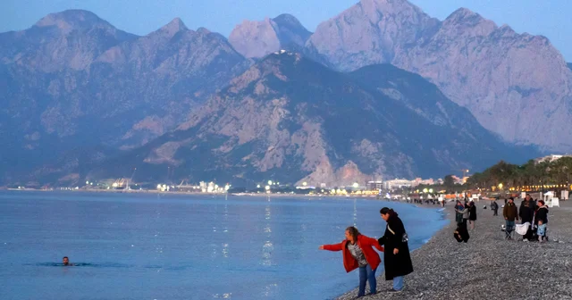 Antalya da Hıdırellez dilekleri, günün ilk ışıklarıyla suyla buluştu Antalya Haberleri