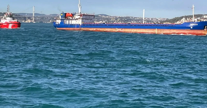 İstanbul Boğazı nda trafik, Panama bayraklı bir gemide yaşanan arıza nedeniyle askıya alındı