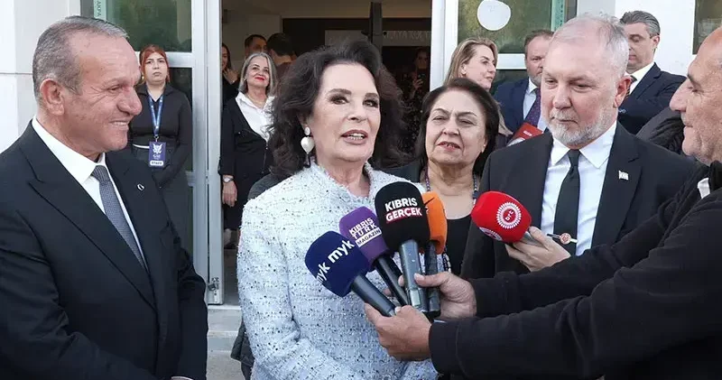Hülya Koçyiğit KKTC‘de söyleşiye katıldı