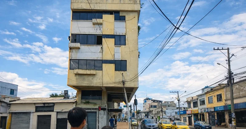 Yaşanan her depreme meydan okuyor: Her an yıkılacakmış gibi görünüyor ama devrilmiyor Sözcü Gazetesi