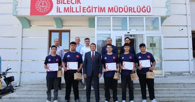 Dünya şampiyonlarına başarı belgeleri verildi Bilecik Haberleri