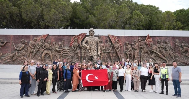 Denizli Büyükşehirden kırsaldaki kadınlara anlamlı Çanakkale yolculuğu Denizli Haberleri