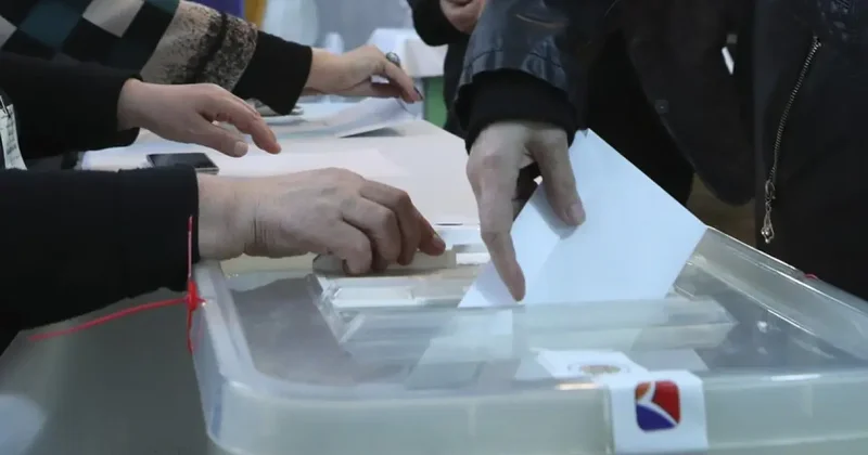 Türkiye yi de ilgilendiren kritik seçim! Anketlerde son durum