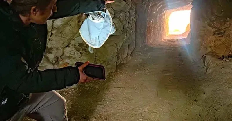 İşçiler yeni yerleşim yeri inşa ederken malozlarla gizlenmiş 50 metrelik bir tünel buldular Sözcü Gazetesi