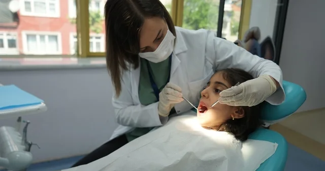 Uzmanından uyarı: Nasıl olsa düşecek denilen süt dişleri okul başarısını etkiliyor 7 yaşına kadar çocuğunuzun dişini siz fırçalayın Kocaeli Haberleri
