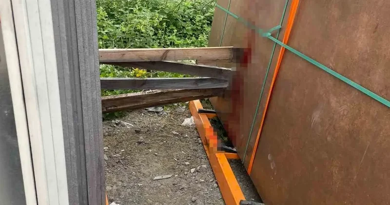 Mermer blokların arasında kalan işçi ağır yaralandı