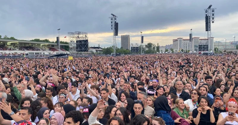 Tarkan, Ankara da Büyüleyici Bir Konser Verdi