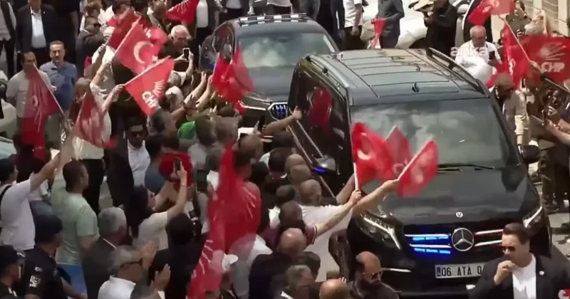 Özgür Özel, CHP nin makam aracıyla Nevşehir mitingine gitti